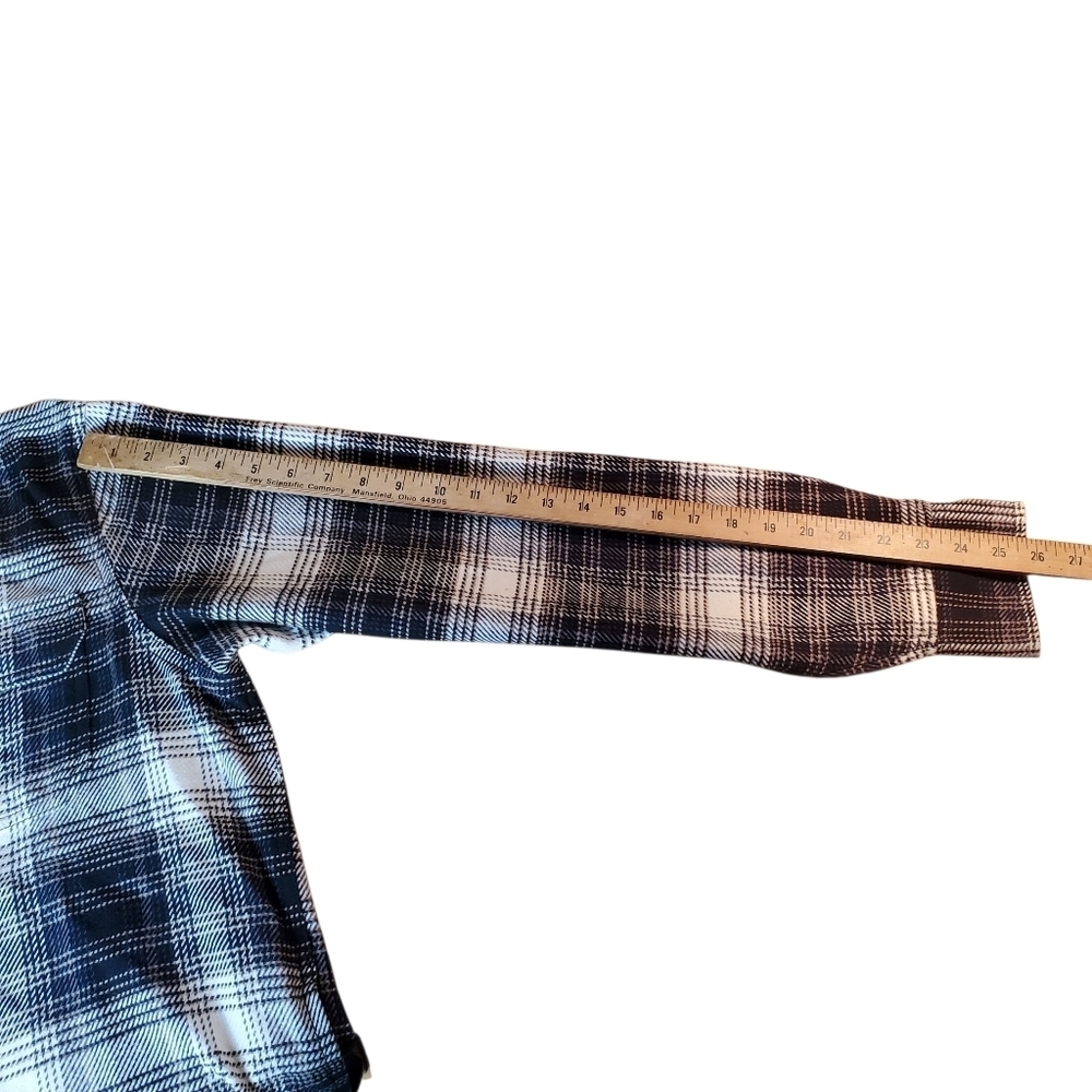Orvis Men's Black and White Plaid Flannel Shacket. MED.  0158 - Picture 9 of 11